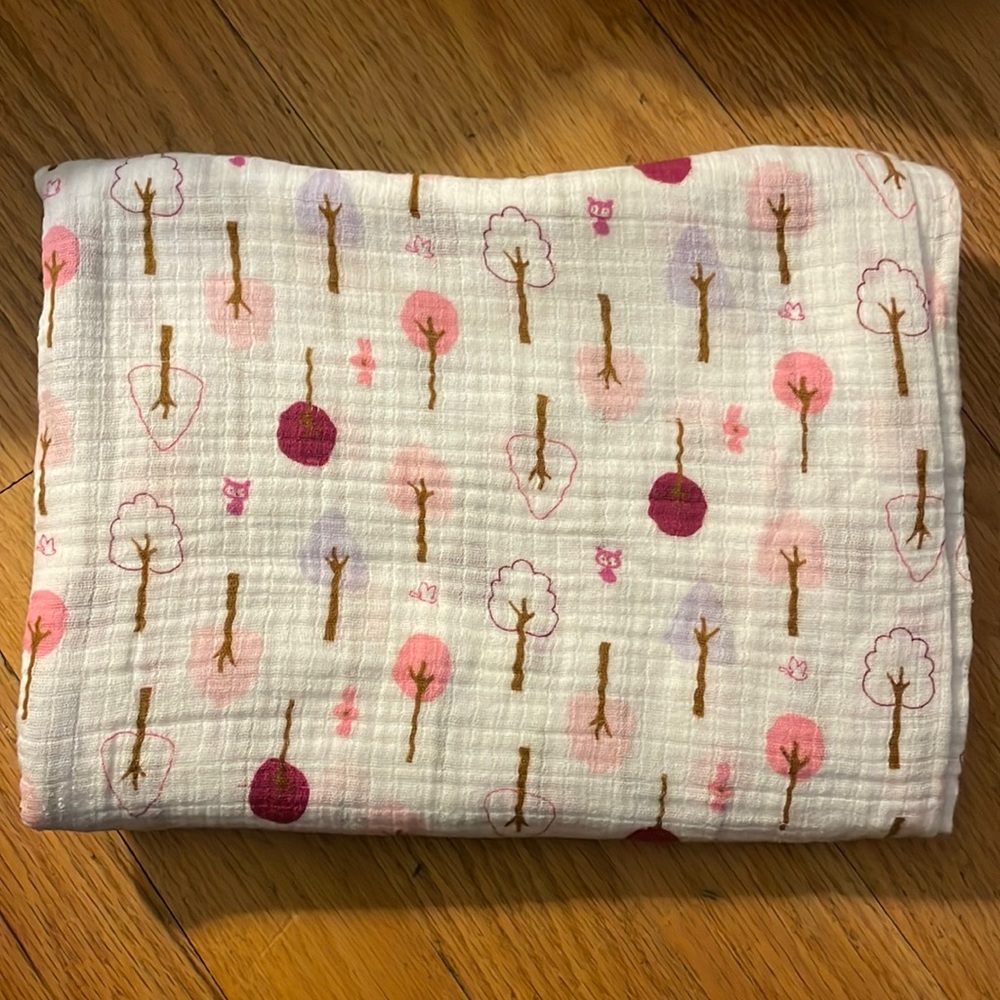 Pink baby swaddle 100-% cotton muslin
